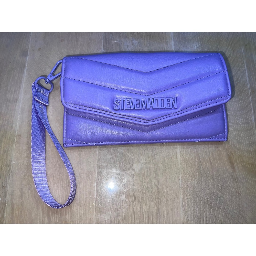 💚 Steve Madden Purple Wallet with Wrist Strap‎